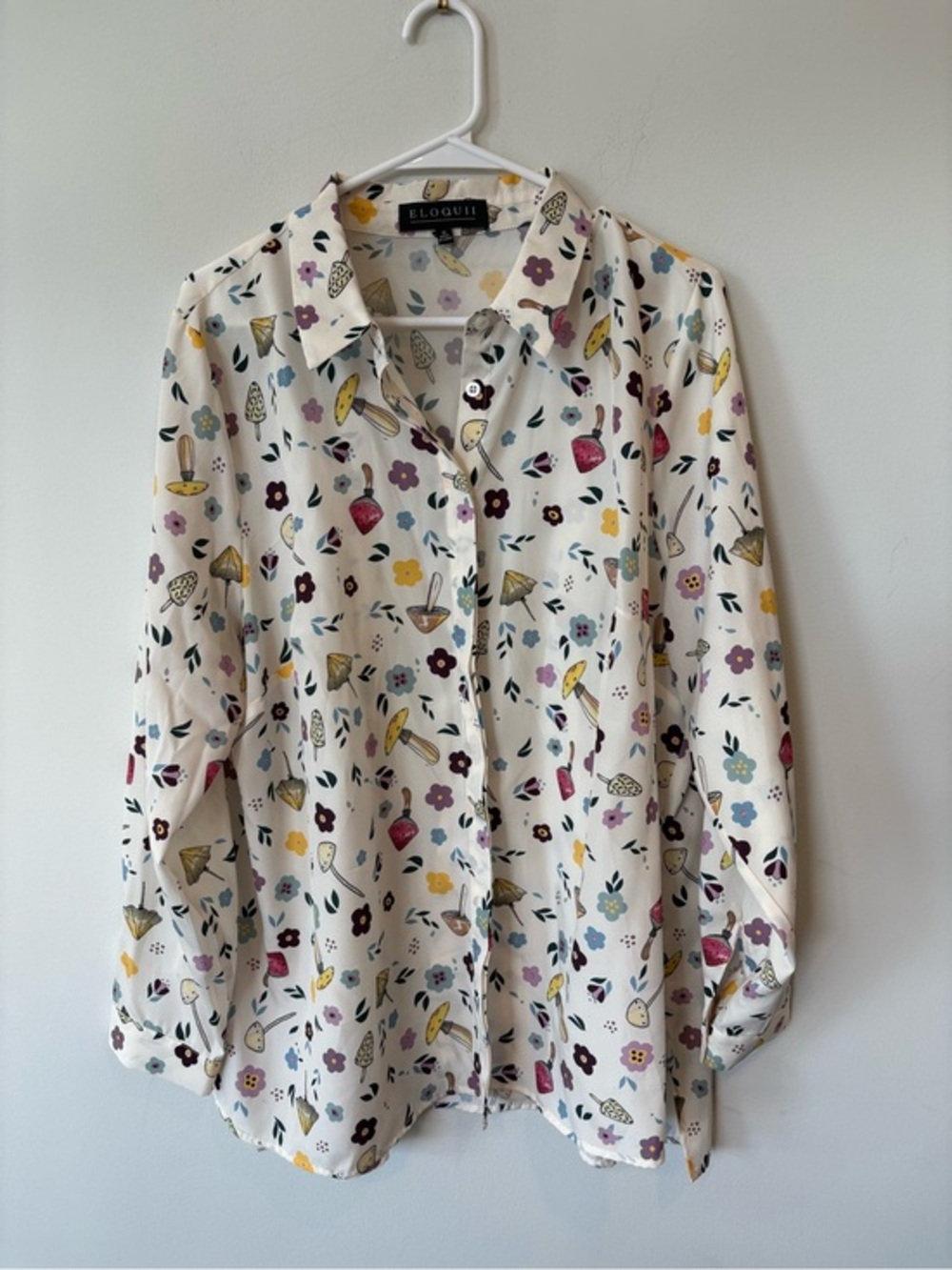 Eloquii Fun quirky White Floral & Mushroom Button-Up Blouse sz 18